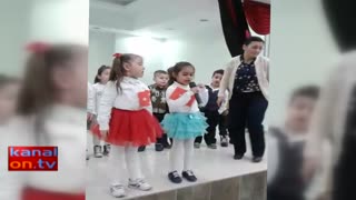 Konya'da minik öğrenciler İstiklal Marşının tamımını ezbere okudu 
