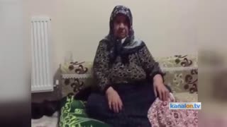 Yılan gören teyzenin heyecanlı halleri güldürüyor