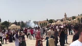 İsrail polisi, Mescid-i Aksa’da ses bombalarıyla saldırdı