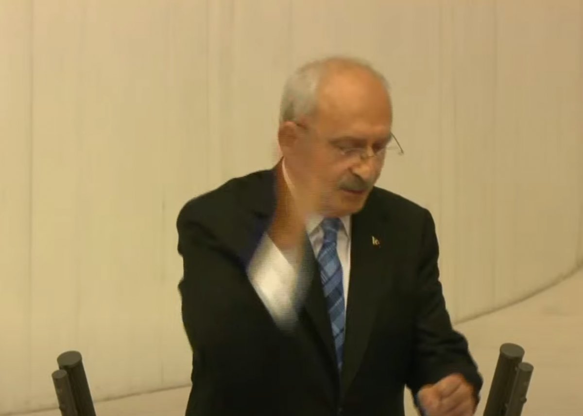 Kılıçdaroğlu’ndan Meclis’te ahlaksız el hareketi!