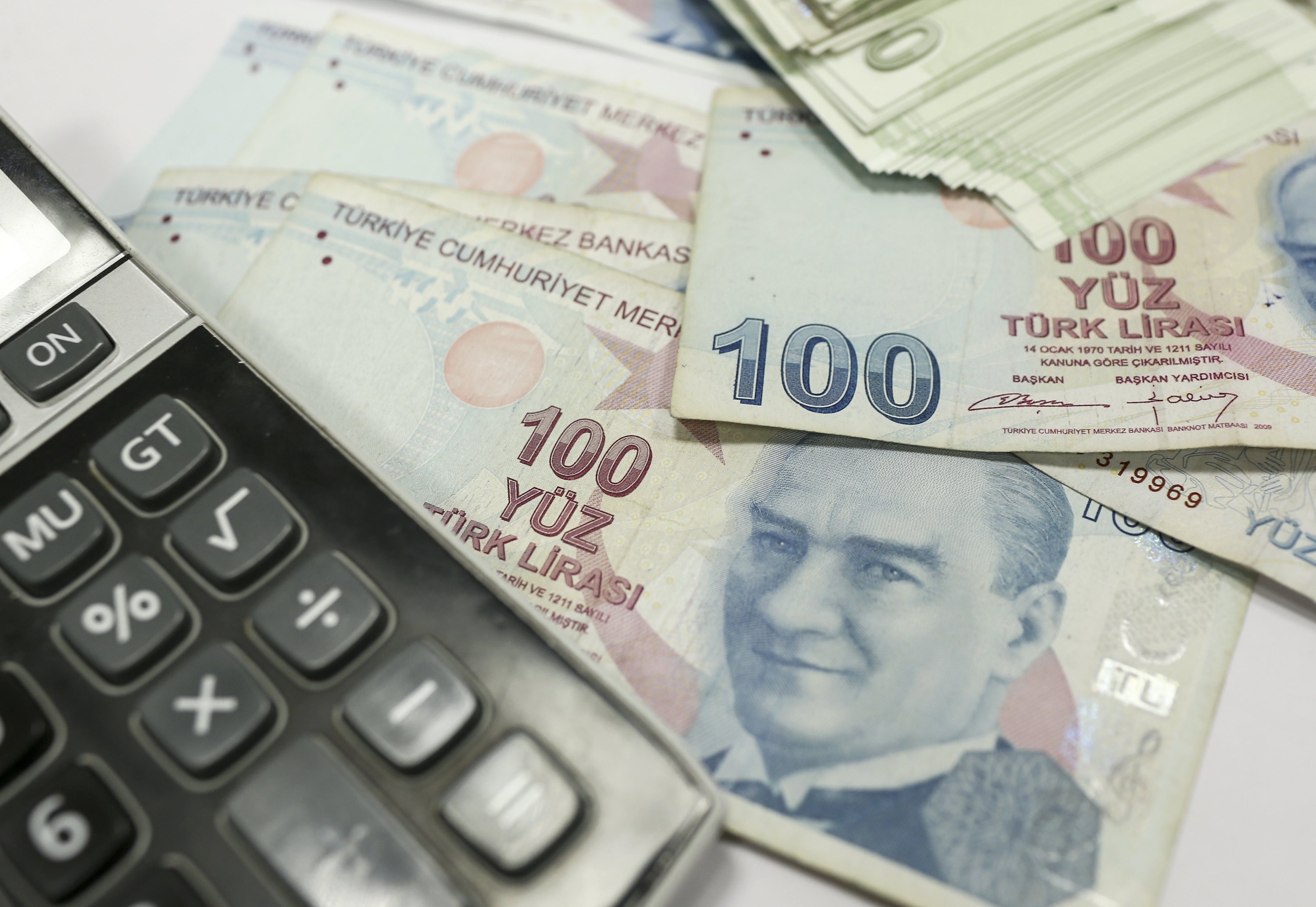 Gözler memur ve memur emeklisine yapılacak zamda