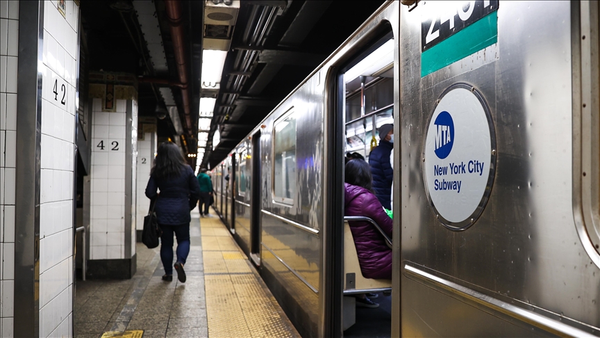 New York metrosunda silahlı saldırı