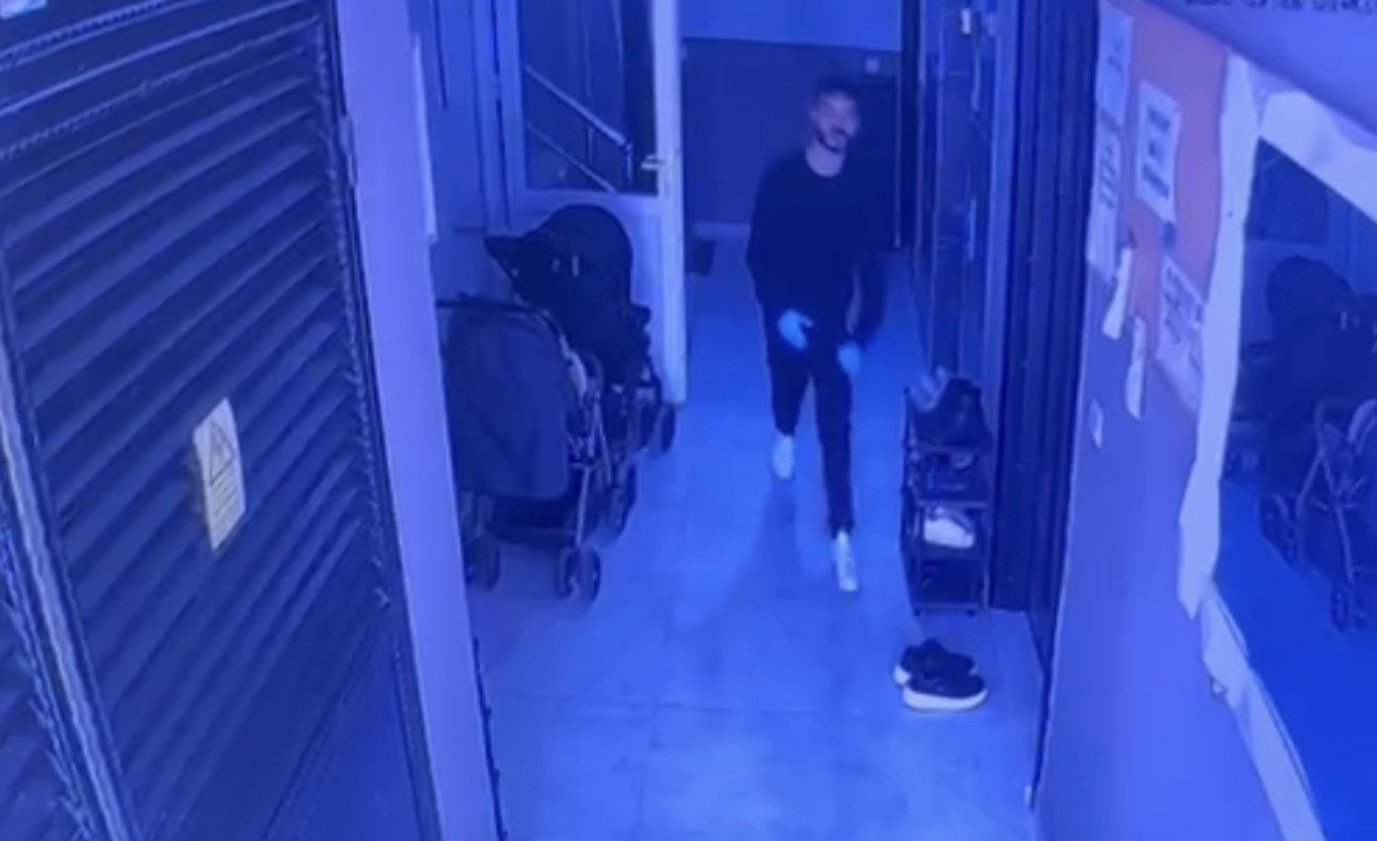 Tartıştığı 37 haftalık hamile eşini dizlerinden vurdu